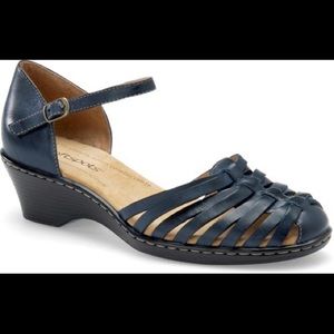 SoftSpots Comfortiva Leather Huarache Sandals - Tatianna